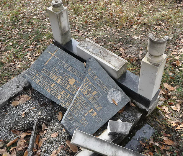 Затиру нам трагове: Серија напада на српске цркве и гробља у Федерацији БиХ